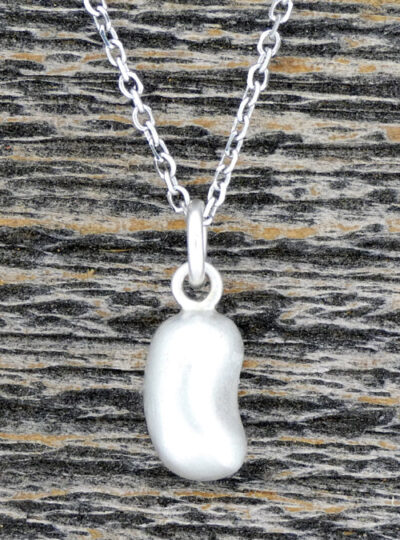 Bean  Charm  Necklace  White  Gold 500×675